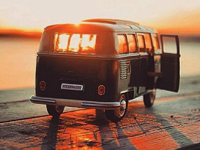 Sunsets and a toy van.  (Instagram/_what_my_eyes_see_) 