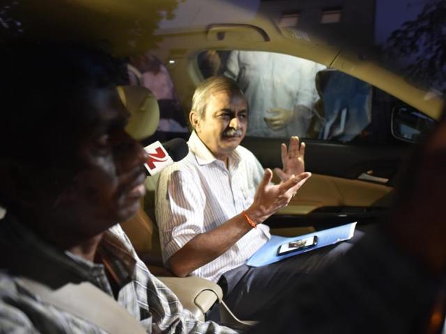 Former CFO of Kingfisher Airlines A Raghunathan interacts with journalists outside ED office in Mumbai. (Anshuman Poyrekar/HT Photo) Former CFO of Kingfisher Airlines A Raghunathan interacts with journalists outside ED office in Mumbai. (Anshuman Poyrekar/HT Photo)