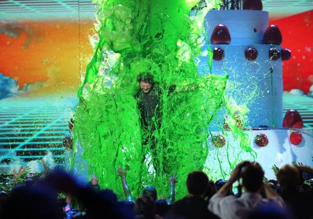 The Hunger Games Wins 2 Kids Choice Awards + Josh Get SLIMED!