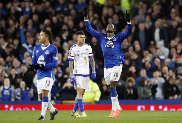 Everton's Romelu Lukaku celebrates scoring their second goal against Chelsea. (Reuters Photo) Everton's Romelu Lukaku celebrates scoring their second goal against Chelsea. (Reuters Photo)