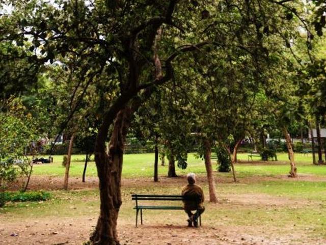 Amitabh Bachchan is simultaneously shooting for Ribhu Dasgupta’s TE3N. (Amitabh Bachchan’s blog) 