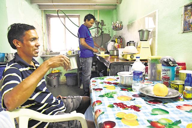 Nalvey Farnandes, 35, a waiter on a cruise ship, has spent a week of his three-month layover at the Club of Carmona near Dhobi Talao. Here, he cooks a meal with a co-villager and fellow shippie. (Arijit Sen/ HT Photo)