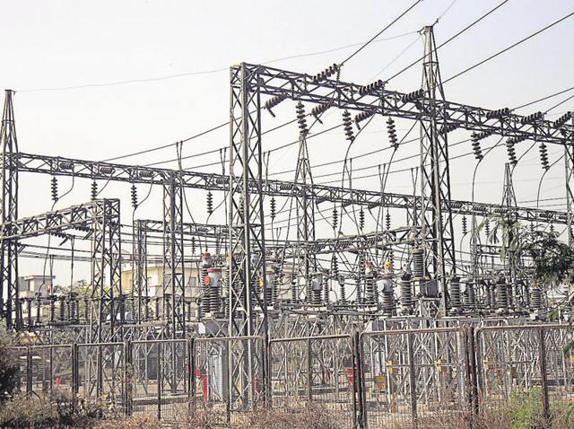 The court orders clearly state the discom shall keep paying the current bill. BSES paid TRANSCO and Indraprastha only till October 2014. Unfortunately, the SC hasn’t taken up our applications.(HT File Photo)