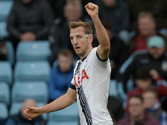 EPL: Harry Kane double keeps Spurs in sight of leaders ...