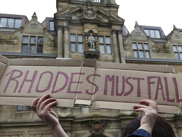 Students march past Oriel College in Oxford, England, on March 9, 2016, calling for the removal of a statue mounted on the college building of British imperialist Cecil Rhodes (top). (AP) Students march past Oriel College in Oxford, England, on March 9, 2016, calling for the removal of a statue mounted on the college building of British imperialist Cecil Rhodes (top). (AP)
