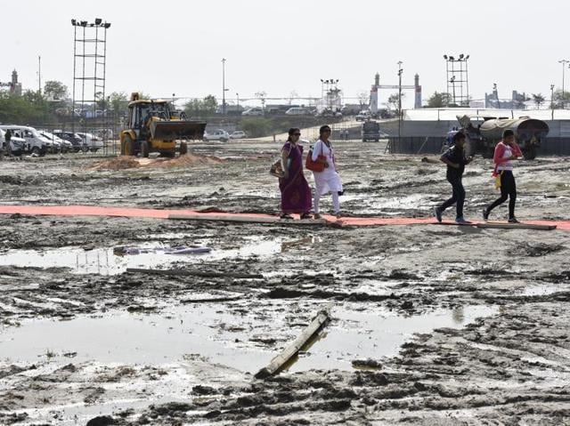 Heavy rainfall made travelling to the festival a problem, but it failed to dampen the spirits of the attendees. (Virendra Singh Gosain/HT Photo) Heavy rainfall made travelling to the festival a problem, but it failed to dampen the spirits of the attendees. (Virendra Singh Gosain/HT Photo)
