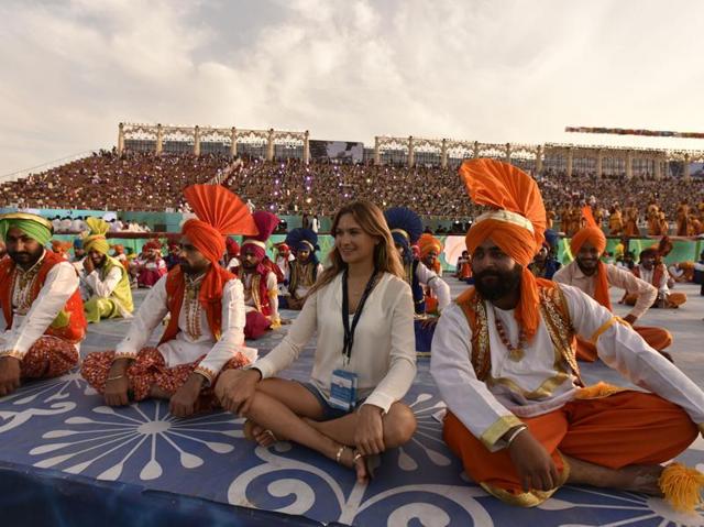 Thousands of people, mostly Ravi Shankar’s followers, thronged the venue to attend the World Culture Festival, in New Delhi. (Virendra Singh Gosain/HT Photo) Thousands of people, mostly Ravi Shankar’s followers, thronged the venue to attend the World Culture Festival, in New Delhi. (Virendra Singh Gosain/HT Photo)