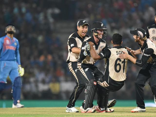 New Zealand players congratulate Ish Sodhi, who pulled off a great catch to dismiss Ravindra Jadeja. (Pratham Gokhale/HT Photo) New Zealand players congratulate Ish Sodhi, who pulled off a great catch to dismiss Ravindra Jadeja. (Pratham Gokhale/HT Photo)
