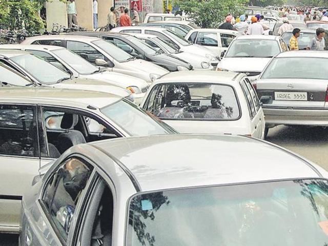 The petition filed by Muktsar resident Gursahib Singh alleged that the VIP numbers that carried a reserve price of lakhs were being allotted only for Rs 3,000 to Rs 5,000. (HT Representative Photo) The petition filed by Muktsar resident Gursahib Singh alleged that the VIP numbers that carried a reserve price of lakhs were being allotted only for Rs 3,000 to Rs 5,000. (HT Representative Photo)