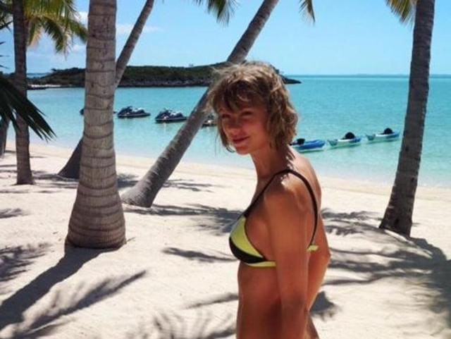 Indeed, Taylor Swift is on the beach, and Instagram says she’s having the best time. (Instagram) 