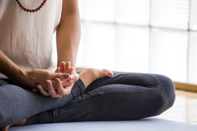 Mindfulness meditation does not employ the endogenous addictive opioid system to reduce pain, rather it uses the body’s naturally made opioids as an alternative therapy. (Shutterstock) Mindfulness meditation does not employ the endogenous addictive opioid system to reduce pain, rather it uses the body’s naturally made opioids as an alternative therapy. (Shutterstock)