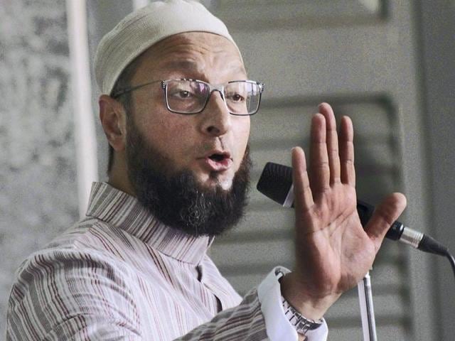 A student leader in Meerut has offered a reward to anyone who cuts the tongue of AIMIM leader Asaduddin Owaisi.(PTI File Photo)