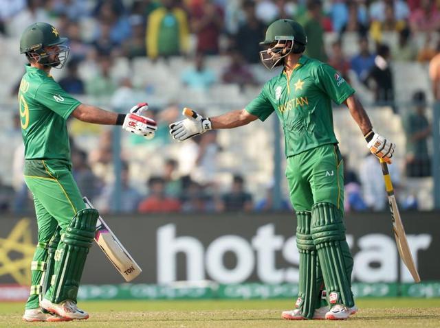 Pakistan's Ahmed Shehzad (L) celebrates with teammate Mohammad Hafeez(R)after scoring a half-century (50 runs) during the World T20. (AFP Photo) Pakistan's Ahmed Shehzad (L) celebrates with teammate Mohammad Hafeez(R)after scoring a half-century (50 runs) during the World T20. (AFP Photo)