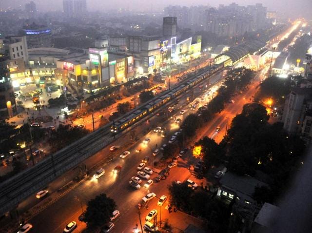 While office goers crowd the MG Road station on weekdays, shoppers and movie buffs flock to the malls on weekends. (Parveen Kumar/HT Photo) While office goers crowd the MG Road station on weekdays, shoppers and movie buffs flock to the malls on weekends. (Parveen Kumar/HT Photo)