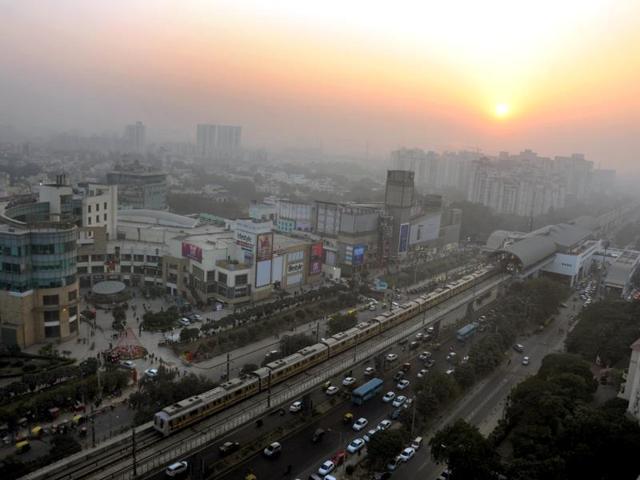 The MG Road offers little space to visitors. The area has a mixed land use pattern with commercial and residential complexes.(Parveen Kumar/HT Photo) The MG Road offers little space to visitors. The area has a mixed land use pattern with commercial and residential complexes.(Parveen Kumar/HT Photo)