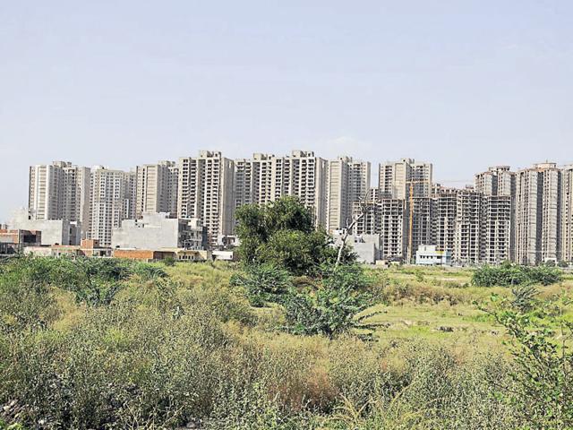 Under the new act, projects above 500 square metres or with eight flats will have to be registered with the regulator.(HT File Photo)