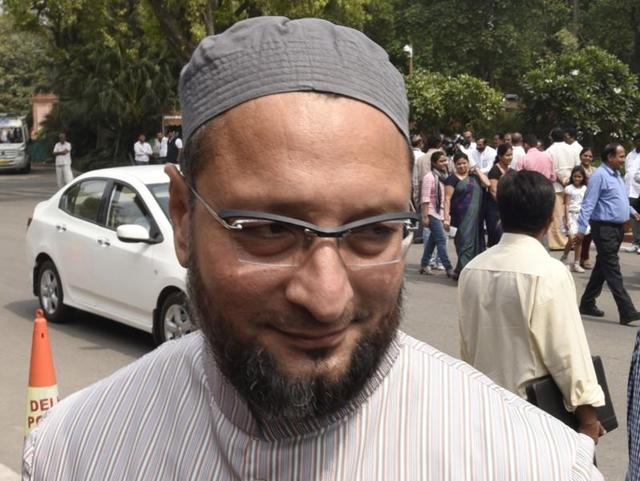AIMIM president Asaduddin Owaisi said on March 14 that he would not chant slogans such as ‘Bharat Mata Ki Jai’ even if somebody held a knife to his throat.(File photo/ HT)