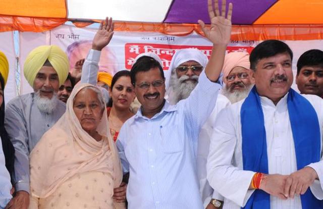 AAP supremo Arvind Kejriwal with BSP founder and Dalit icon Kanshi Ram’s sister Swaran Kaur and other party leaders at Pirthipur-Bunga Sahib vilage, the birthplace of Kanshi Ram, in Rupnagar on Tuesday. (Bharat Bhushan/HT Photo) AAP supremo Arvind Kejriwal with BSP founder and Dalit icon Kanshi Ram’s sister Swaran Kaur and other party leaders at Pirthipur-Bunga Sahib vilage, the birthplace of Kanshi Ram, in Rupnagar on Tuesday. (Bharat Bhushan/HT Photo)