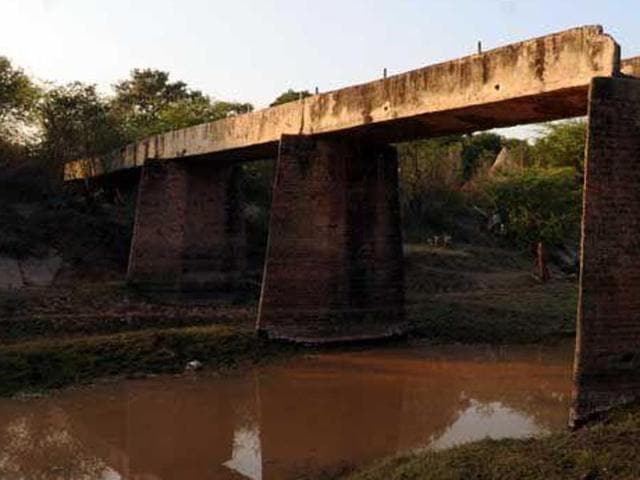 Farmers in Karori, Inderpura and Saini Majra villages were seen using heavy machinery to fill up the water body.(HT File Photo) Farmers in Karori, Inderpura and Saini Majra villages were seen using heavy machinery to fill up the water body.(HT File Photo)