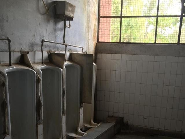 With broken walls and doors and dysfunctional sinks and toilet flushes, these toilets are as good as not being there.(HT Photo)