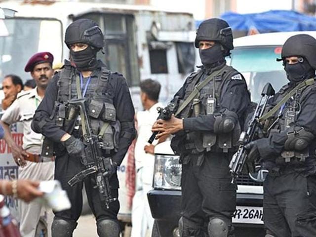 NSG commandos and two Mi-17 helicopters were deployed in Gujarat after intelligence inputs of 10 Pakistani militants sneaking into the state recently.(Raj K Raj/HT File Photo)