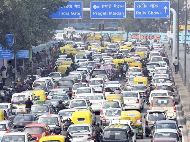A drive through Ashram and ITO intersections continues to be a nightmare. (Sushil Kumar/HT) A drive through Ashram and ITO intersections continues to be a nightmare. (Sushil Kumar/HT)