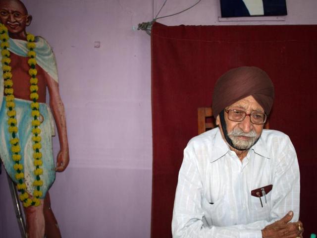 Gyan Singh Sohanpal, 91-year-old, is the Congress candidate for Kharagpur Sadar in West Bengal’s West Midnapore district.(Samir Mondal / HT Photo) Gyan Singh Sohanpal, 91-year-old, is the Congress candidate for Kharagpur Sadar in West Bengal’s West Midnapore district.(Samir Mondal / HT Photo)