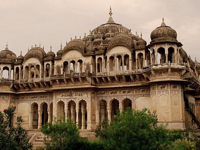 Sikar, Rajasthan: Located in the Shekhawati region of Rajasthan, the town is full of old monuments, forts, palaces, boundary walls and temples, many of which are adorned with beautiful frescoes. (Sargamjain/Flickr) Sikar, Rajasthan: Located in the Shekhawati region of Rajasthan, the town is full of old monuments, forts, palaces, boundary walls and temples, many of which are adorned with beautiful frescoes. (Sargamjain/Flickr)