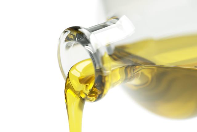 Apply olive oil and allow your skin to absorb it before you head out. (Shutterstock) Apply olive oil and allow your skin to absorb it before you head out. (Shutterstock)