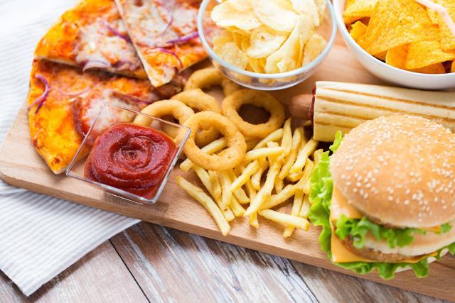 Fast food such as hamburger, deep-fried food and pizza contribute to ageing, says a new study. (Syda Productions - Fotolia) Fast food such as hamburger, deep-fried food and pizza contribute to ageing, says a new study. (Syda Productions - Fotolia)