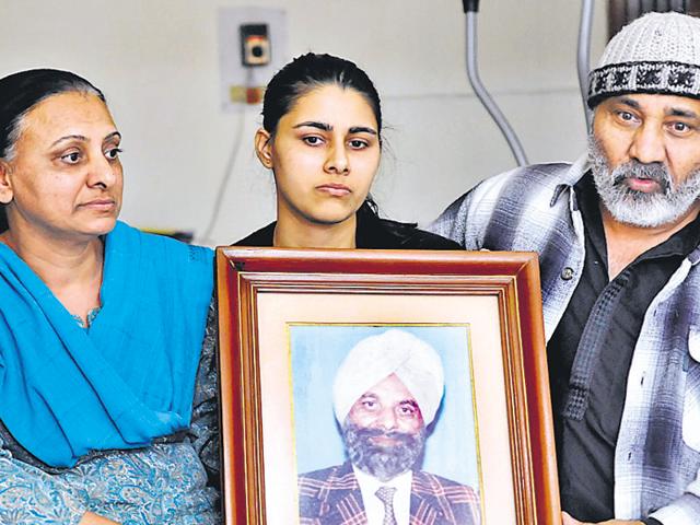 Arvind Kaur (left), daughter of slain engineer Avtar Singh, with her daughter Divya and husband Capt BS Guruney at their residence in SAS Nagar on Thursday. (Gurminder Singh/HT Photo) Arvind Kaur (left), daughter of slain engineer Avtar Singh, with her daughter Divya and husband Capt BS Guruney at their residence in SAS Nagar on Thursday. (Gurminder Singh/HT Photo)