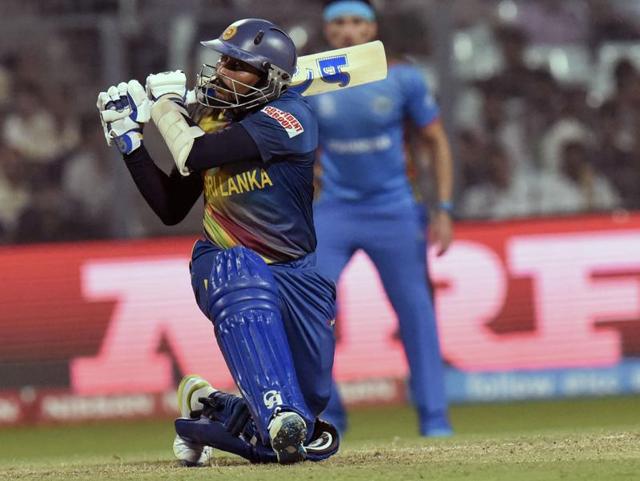 Dilshan hits a reverse sweep. (Subhendu Ghosh/HT Photo) Dilshan hits a reverse sweep. (Subhendu Ghosh/HT Photo)