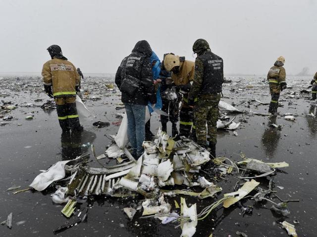 Emergencies ministry members and investigators work at the crash site of the Boeing 737-800 Flight FZ981 operated by Dubai-based budget carrier Flydubai, at the airport of Rostov-On-Don, Russia. (Reuters Photo) Emergencies ministry members and investigators work at the crash site of the Boeing 737-800 Flight FZ981 operated by Dubai-based budget carrier Flydubai, at the airport of Rostov-On-Don, Russia. (Reuters Photo)