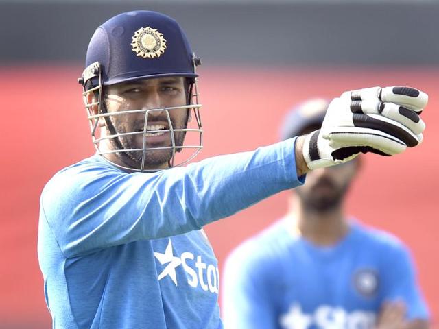 Indian team captain MS Dhoni during batting practice. (Ajay Aggarwal/HT Photo)