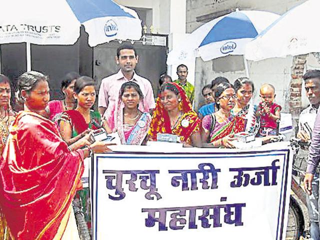 Members of the Nari Urja Sangh Churchu are visiting 8 Panchayat’s 41 villages to spread awareness on use of internet among village farmers, men-women and children.(HT Photo) Members of the Nari Urja Sangh Churchu are visiting 8 Panchayat’s 41 villages to spread awareness on use of internet among village farmers, men-women and children.(HT Photo)