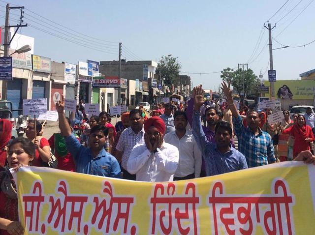 As many as 512 Hindi Centrally Sponsored Scheme (CSS) Teachers’ Union has been on protest since March 12 and has been demanding the regularisation of their jobs. (HT Photo) As many as 512 Hindi Centrally Sponsored Scheme (CSS) Teachers’ Union has been on protest since March 12 and has been demanding the regularisation of their jobs. (HT Photo)