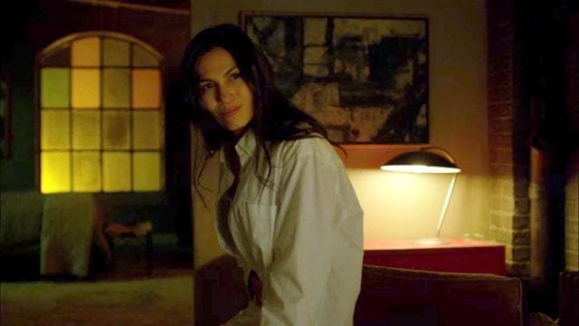Elektra looks twisted beyond repair in episode 8. Elektra looks twisted beyond repair in episode 8.