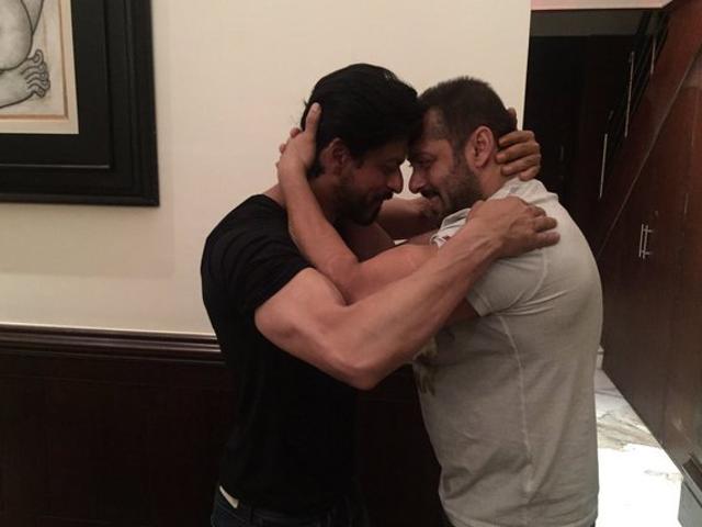 After long years of animosity, the two patched up only in 2015. (Iamsrk/Twitter) After long years of animosity, the two patched up only in 2015. (Iamsrk/Twitter)