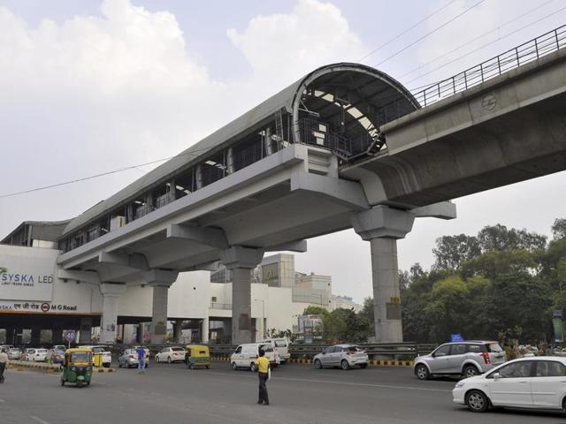 A 24-year-old man Deepak committed suicide in front of metro train which arrived at MG Road metro station on Saturday morning. (Abhinav Saha/HT Photo) A 24-year-old man Deepak committed suicide in front of metro train which arrived at MG Road metro station on Saturday morning. (Abhinav Saha/HT Photo)