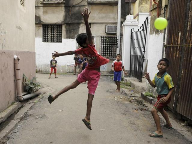 Children sweat it out during a gully cricket tournament as T20 fever catches India. (Subhendu Ghosh/HT Photo )