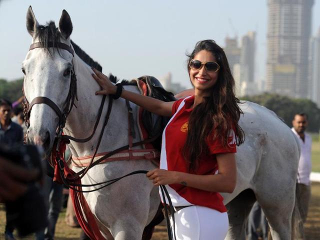 Bollywood actor Amruta Patki poses for the shutterbugs at an event in Mumbai. (AFP) 