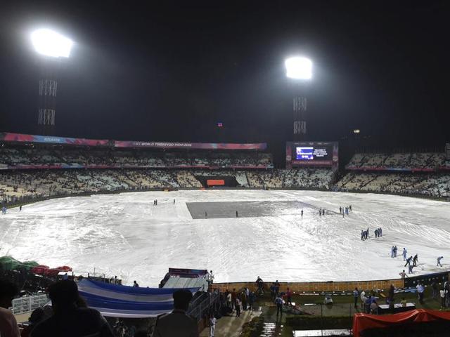 Ground staff working on the ground after heavy rain before India-Pakistan match at Eden Gardens. (Ajay Aggarwal/HT PHoto) Ground staff working on the ground after heavy rain before India-Pakistan match at Eden Gardens. (Ajay Aggarwal/HT PHoto)