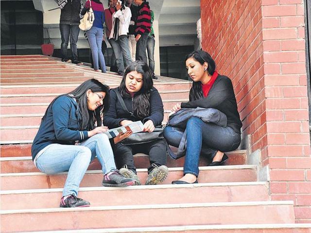 More than 53% of associate professors’ posts are not filled and most universities are relying on ad-hoc, contractual and guest faculty. (HT File Photo) More than 53% of associate professors’ posts are not filled and most universities are relying on ad-hoc, contractual and guest faculty. (HT File Photo)