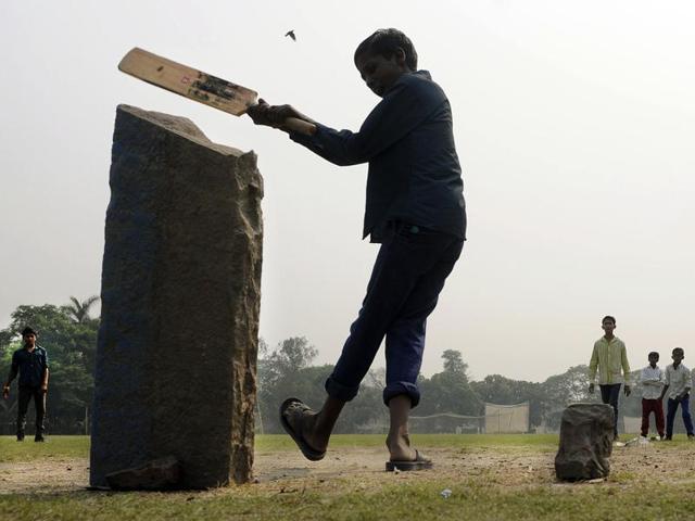 Children play cricket at Maidan. In India, cricket is the most popular sports. (Ashok Nath Dey/HT Photo)