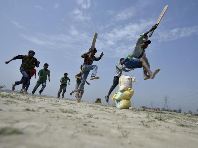 Children play cricket near the banks of Yamuna. (Ravi Choudhary/HT Photo)