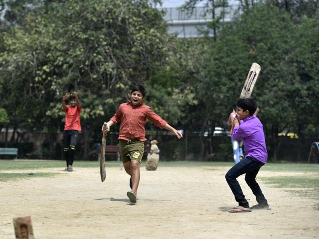 Mohalla cricket is a popular cricket form in India being played here in South Delhi. (Saumya Khandelwal/HT Photo)