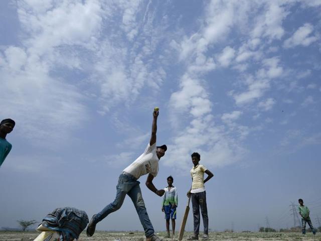 Children play cricket near the banks of Yamuna. (Ravi Choudhary/HT Photo)