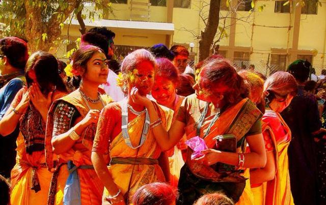 Basant Utsav in West Bengal is a three-day folk festival where you’ll get to sing and play Holi with the locals, as well as enjoy a wide variety of folk art. (Twitter) Basant Utsav in West Bengal is a three-day folk festival where you’ll get to sing and play Holi with the locals, as well as enjoy a wide variety of folk art. (Twitter)