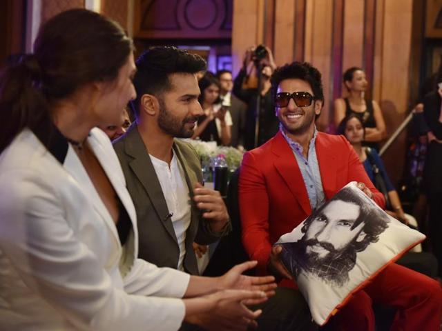 Ranveer Singh in conversation with Varun Dhawan and Athiya Shetty. (Pratham Gokhale/HT Photo) 
