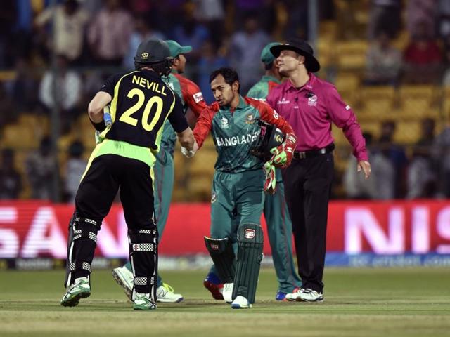 Australians shares winning pleasantry after winning the match during T20 World Cup league match (Vipin Kumar/HT Photo) Australians shares winning pleasantry after winning the match during T20 World Cup league match (Vipin Kumar/HT Photo)